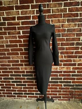 Slim-Fit Black Long-Sleeve Midi Dress
